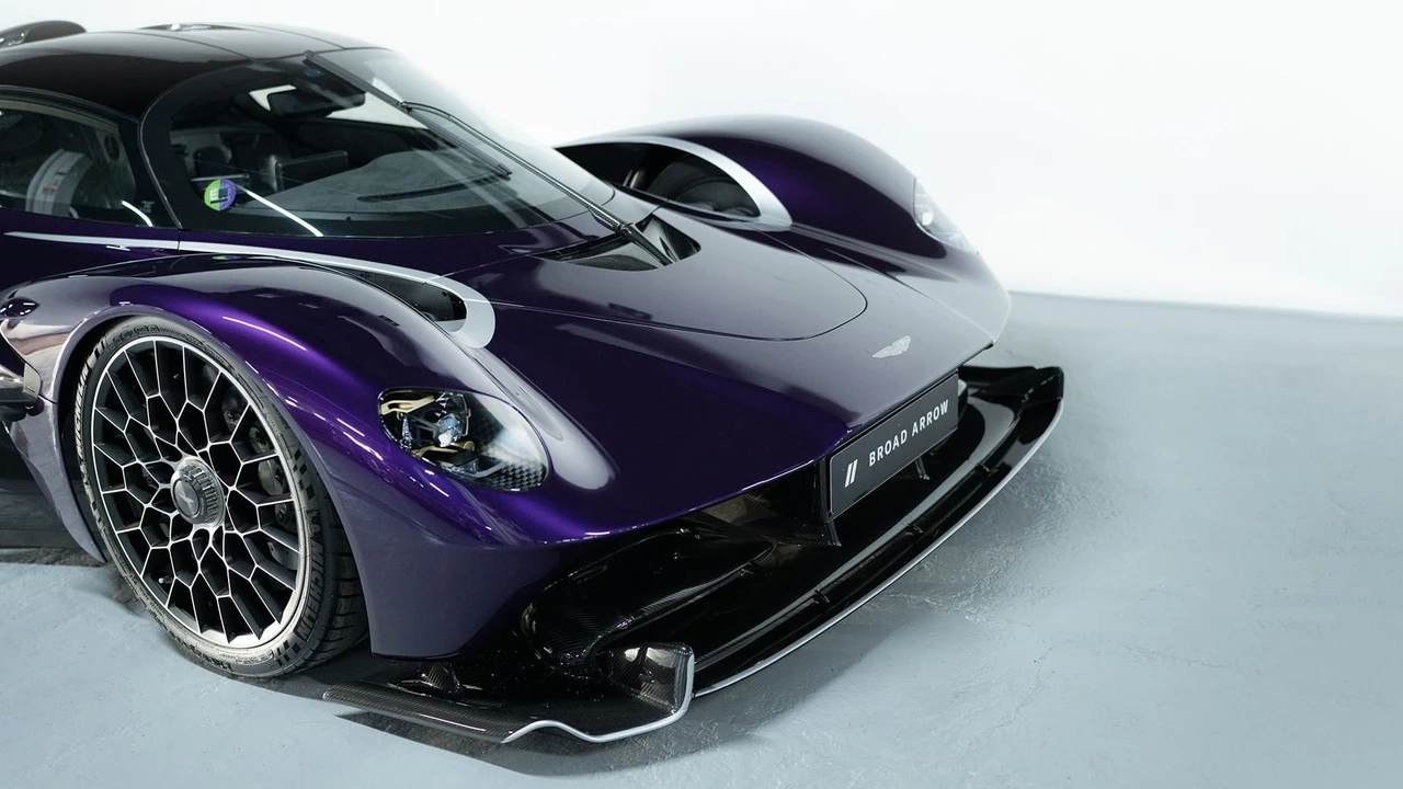 2024 Aston Martin Valkyrie - Image 17 of 31