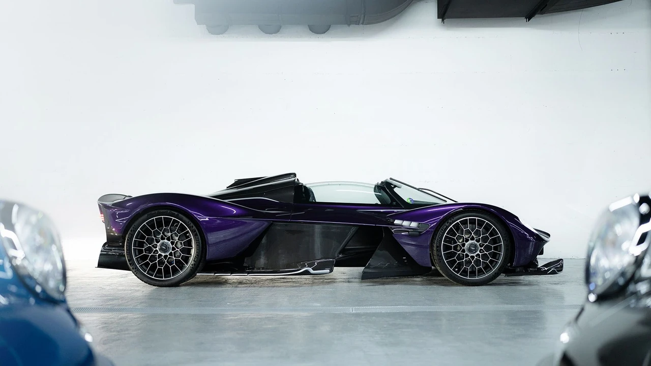 2024 Aston Martin Valkyrie - Image 3 of 31