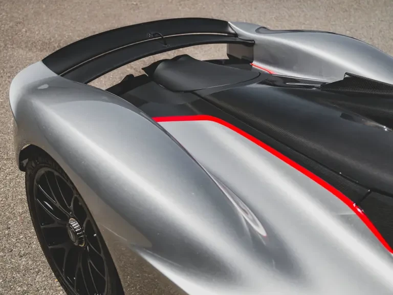 2024 Aston Martin Valkyrie - Image 28 of 31