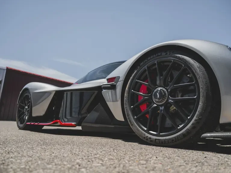 2024 Aston Martin Valkyrie - Image 14 of 31
