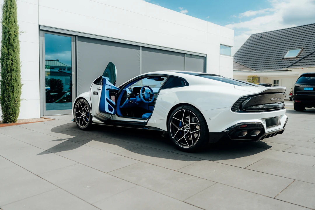 2024 Aston Martin Vanquish - Image 11 of 31