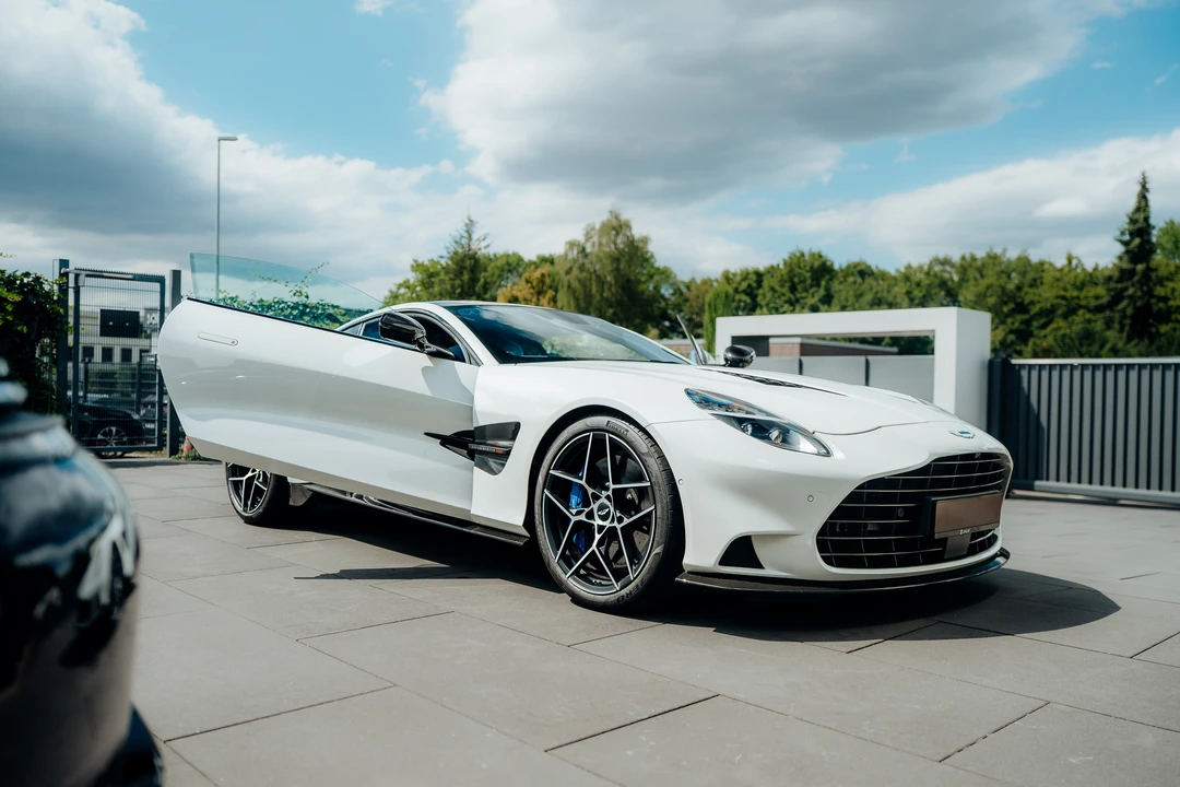 2024 Aston Martin Vanquish - Image 12 of 31