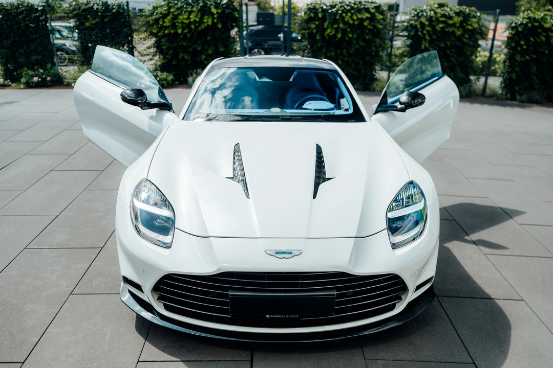 2024 Aston Martin Vanquish - Image 13 of 31