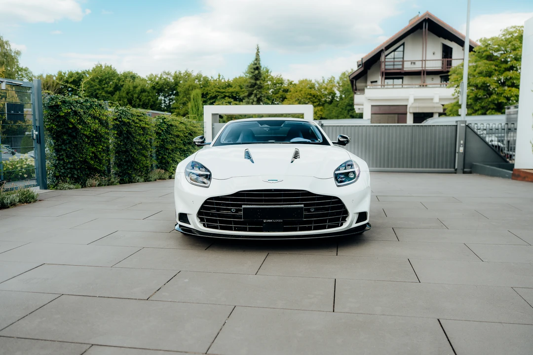 2024 Aston Martin Vanquish - Image 2 of 31