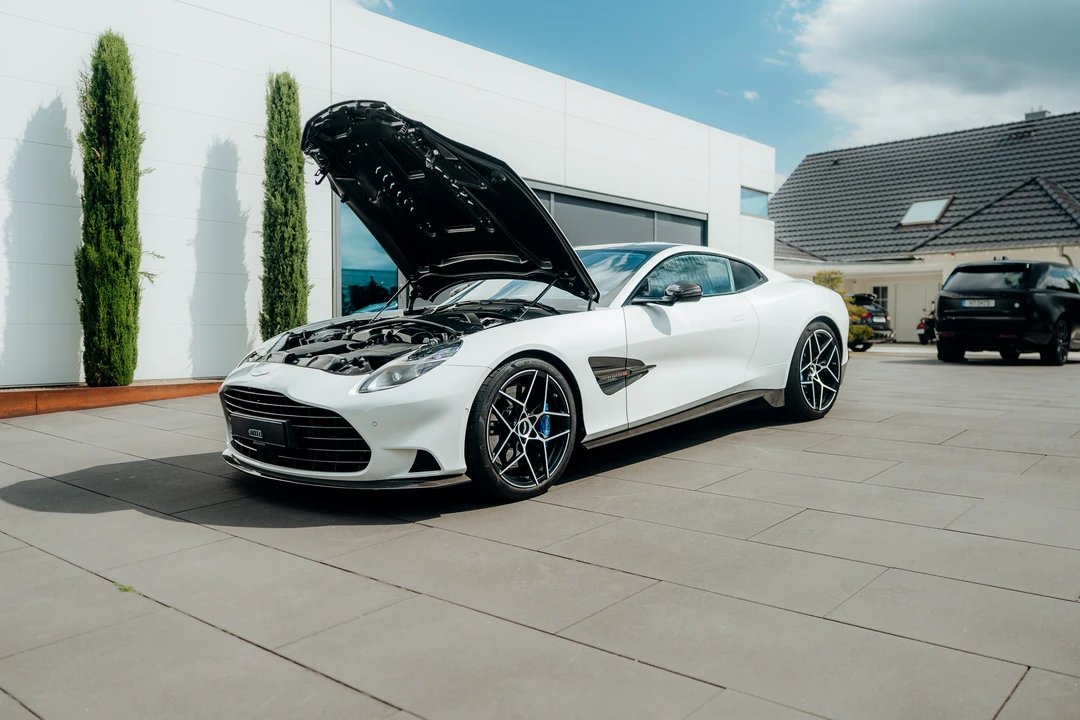 2024 Aston Martin Vanquish - Image 14 of 31