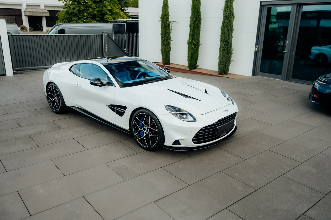2024 Aston Martin Vanquish - Image 9 of 31