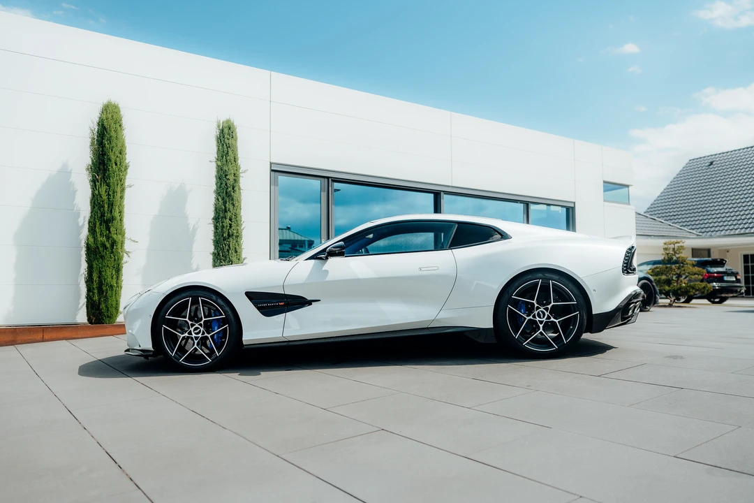 2024 Aston Martin Vanquish - Image 4 of 31