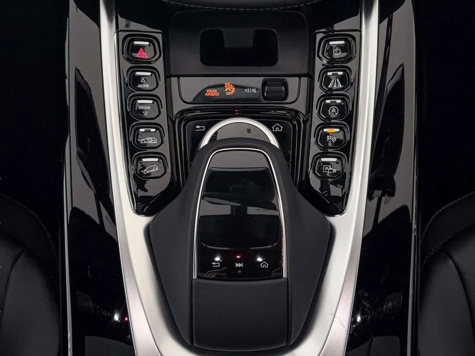 2024 Aston Martin DBX - Image 16 of 20