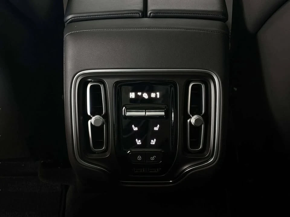 2024 Aston Martin DBX - Image 18 of 20