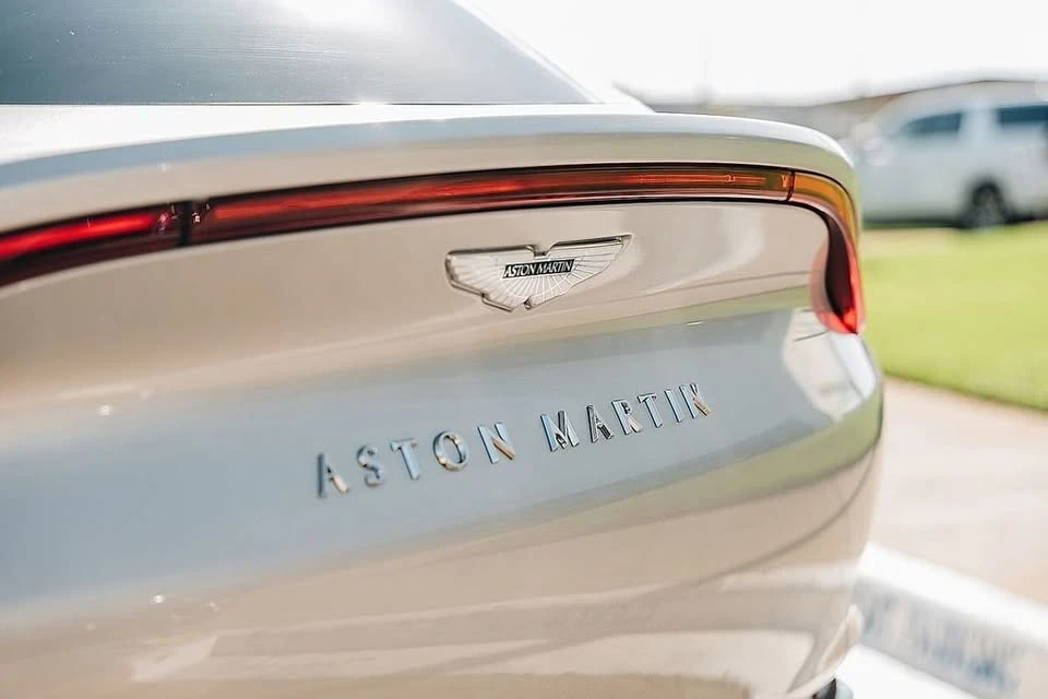 2024 Aston Martin DBX - Image 12 of 20