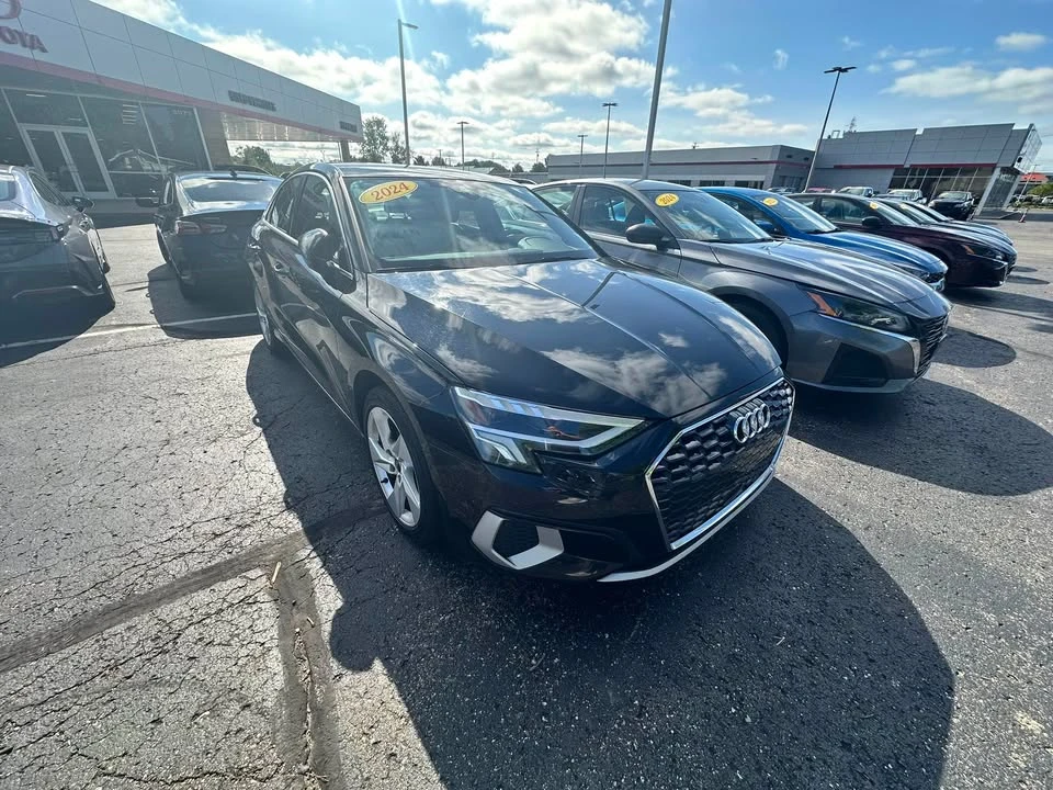 2024 Audi 8Y A3 - Image 2 of 3