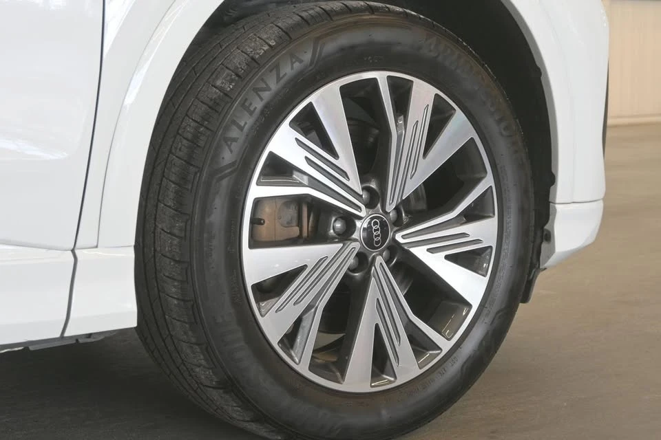 2024 Audi Q4 e-tron - Image 8 of 20