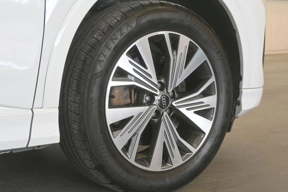 2024 Audi Q4 e-tron - Image 8 of 20