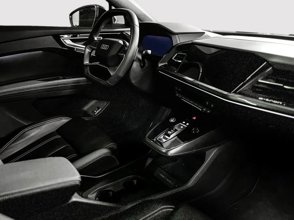 2024 Audi Q4 e-tron - Image 17 of 20
