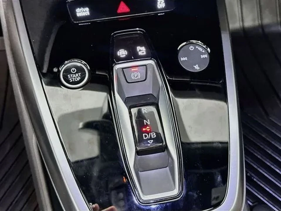 2024 Audi Q4 e-tron - Image 18 of 20