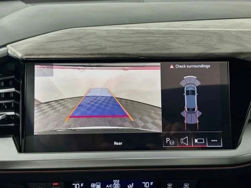 2024 Audi Q4 e-tron - Image 19 of 20