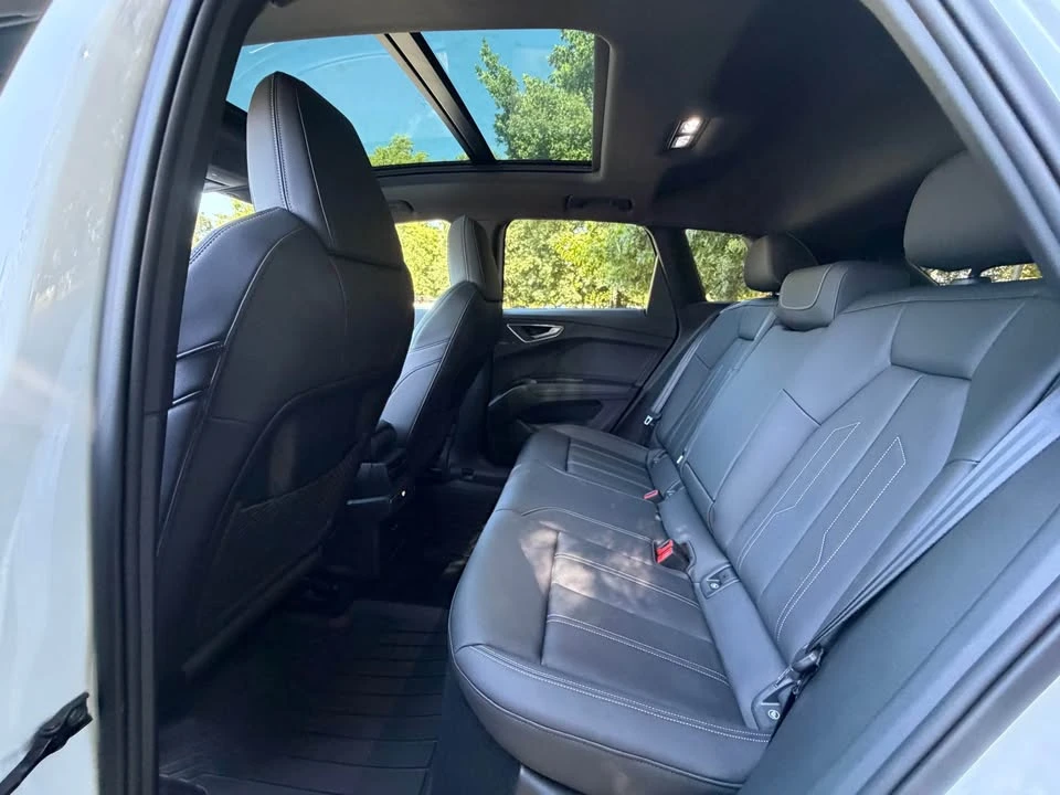 2024 Audi Q4 e-tron - Image 10 of 15