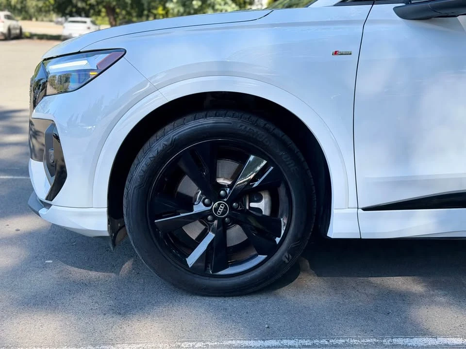 2024 Audi Q4 e-tron - Image 2 of 15