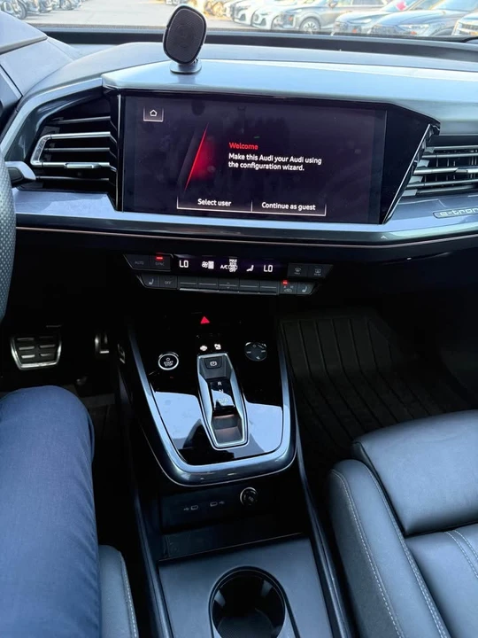 2024 Audi Q4 e-tron - Image 7 of 8