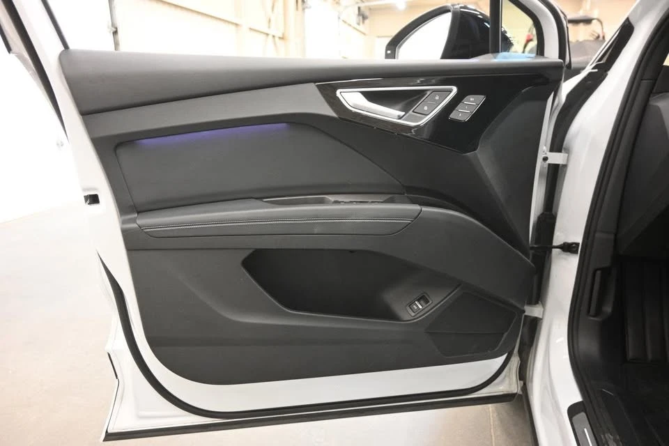 2024 Audi Q4 e-tron - Image 15 of 20