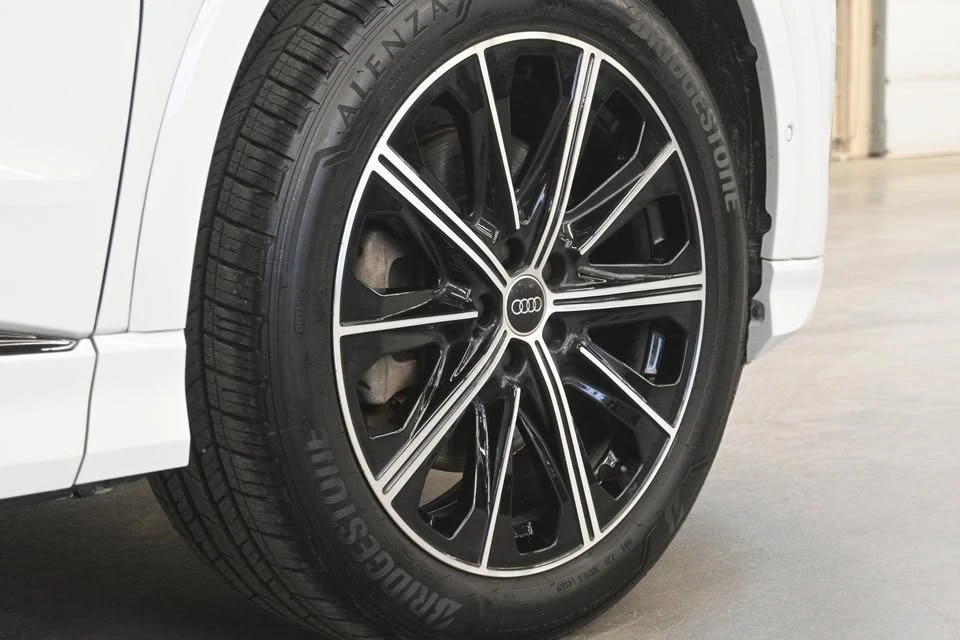 2024 Audi Q4 e-tron - Image 8 of 20