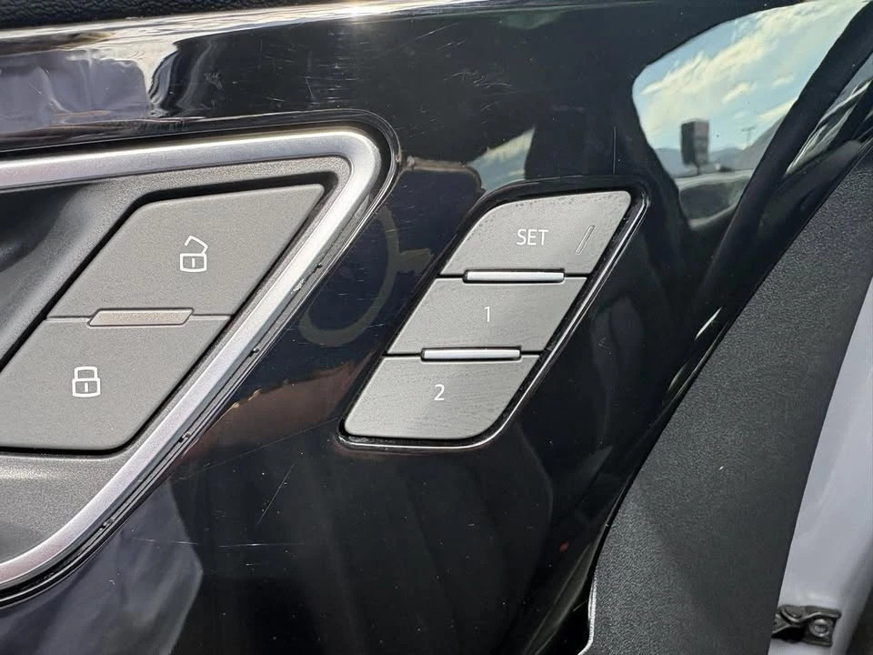 2024 Audi Q4 e-tron - Image 17 of 18
