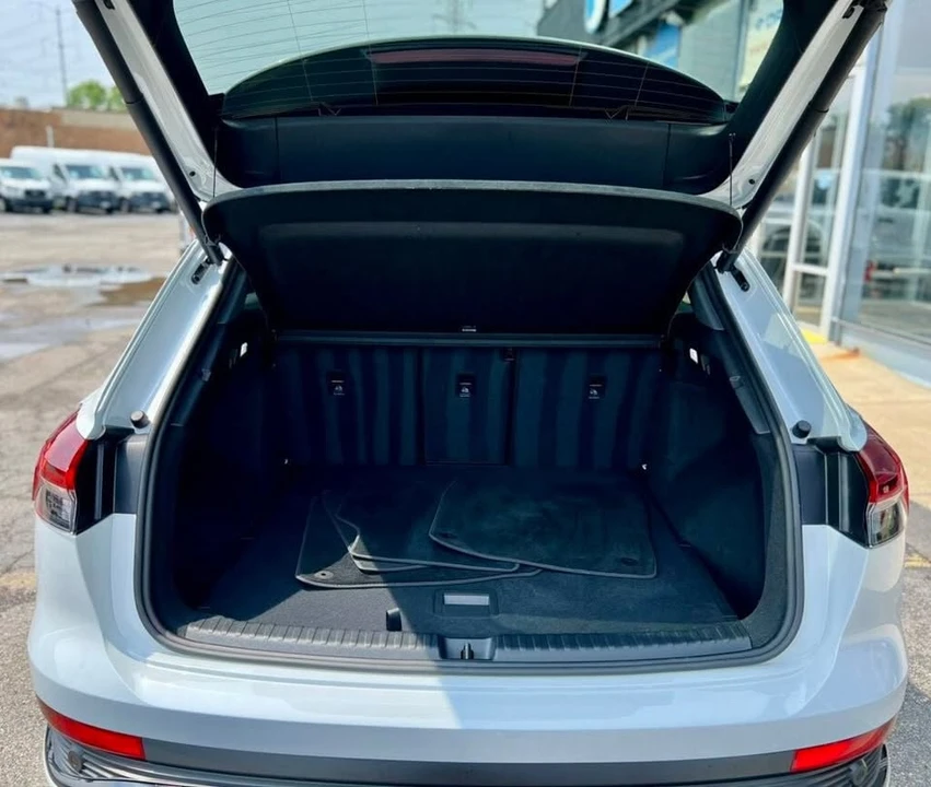 2024 Audi Q4 e-tron - Image 9 of 20