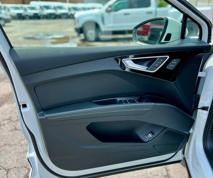 2024 Audi Q4 e-tron - Image 13 of 20