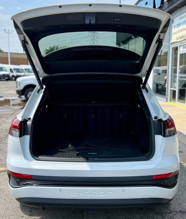 2024 Audi Q4 e-tron - Image 10 of 20