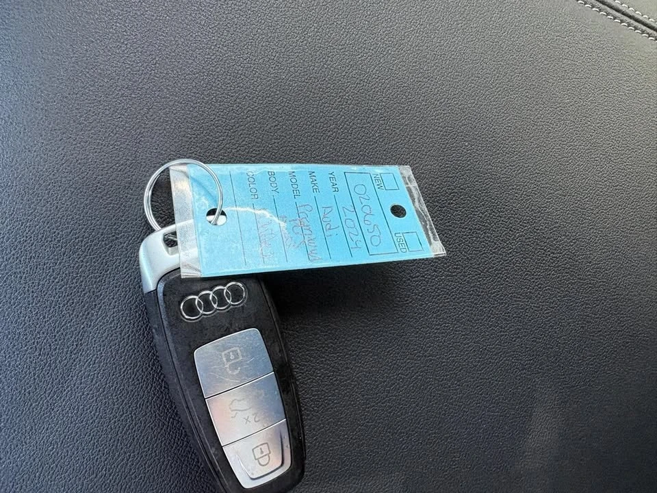 2024 Audi Q4 e-tron - Image 11 of 17