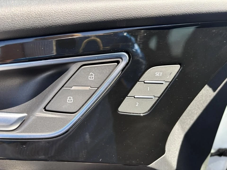2024 Audi Q4 e-tron - Image 14 of 17