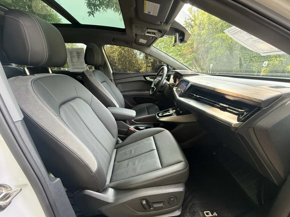 2024 Audi Q4 e-tron - Image 17 of 21