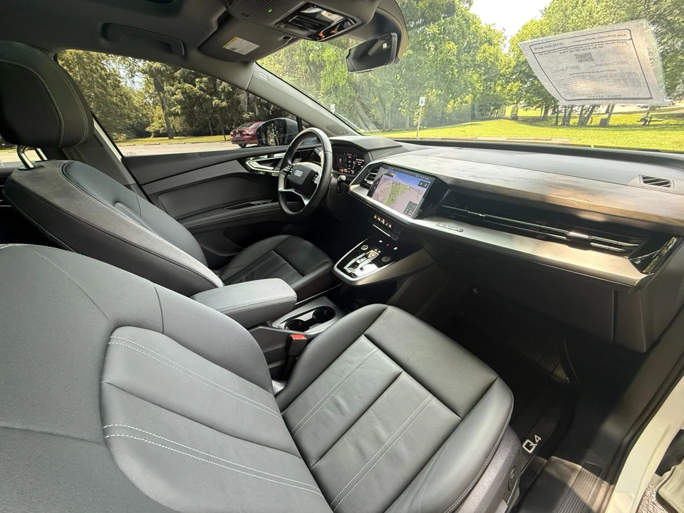2024 Audi Q4 e-tron - Image 19 of 21