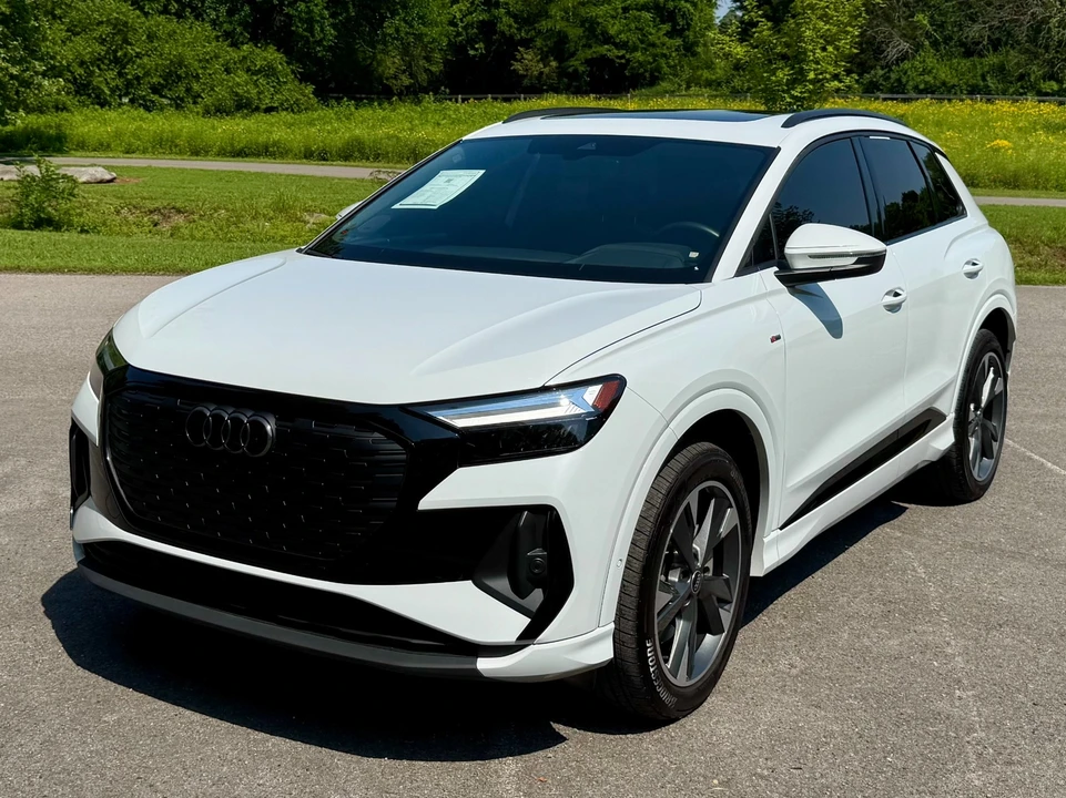 2024 Audi Q4 e-tron - Image 2 of 12