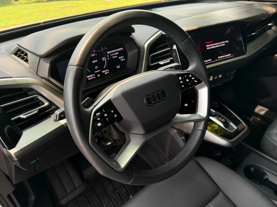 2024 Audi Q4 e-tron - Image 10 of 12