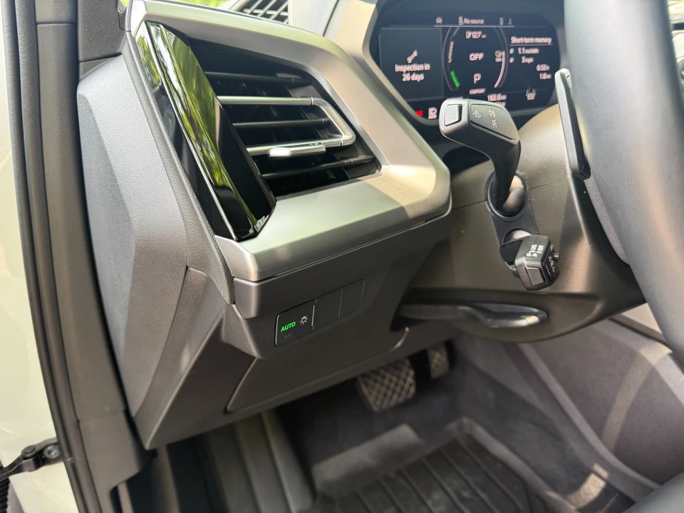 2024 Audi Q4 e-tron - Image 9 of 12