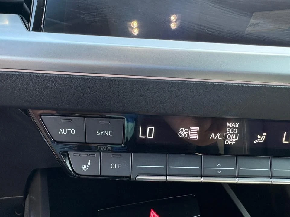 2024 Audi Q4 e-tron - Image 16 of 19