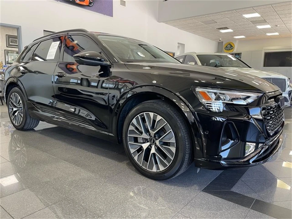 2024 Audi Q8 e-tron - Image 7 of 31