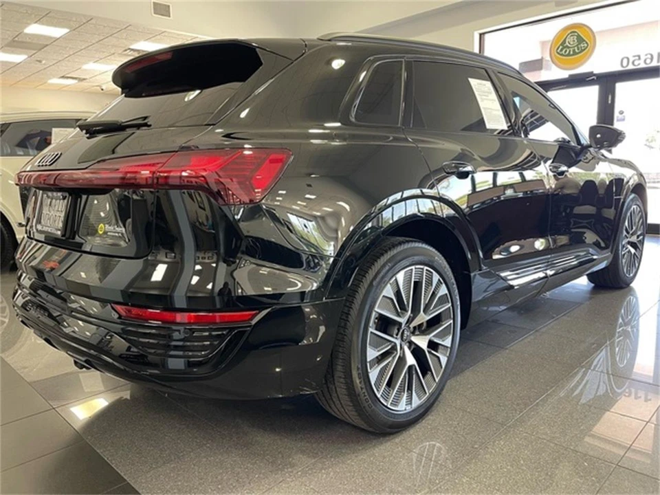 2024 Audi Q8 e-tron - Image 5 of 31