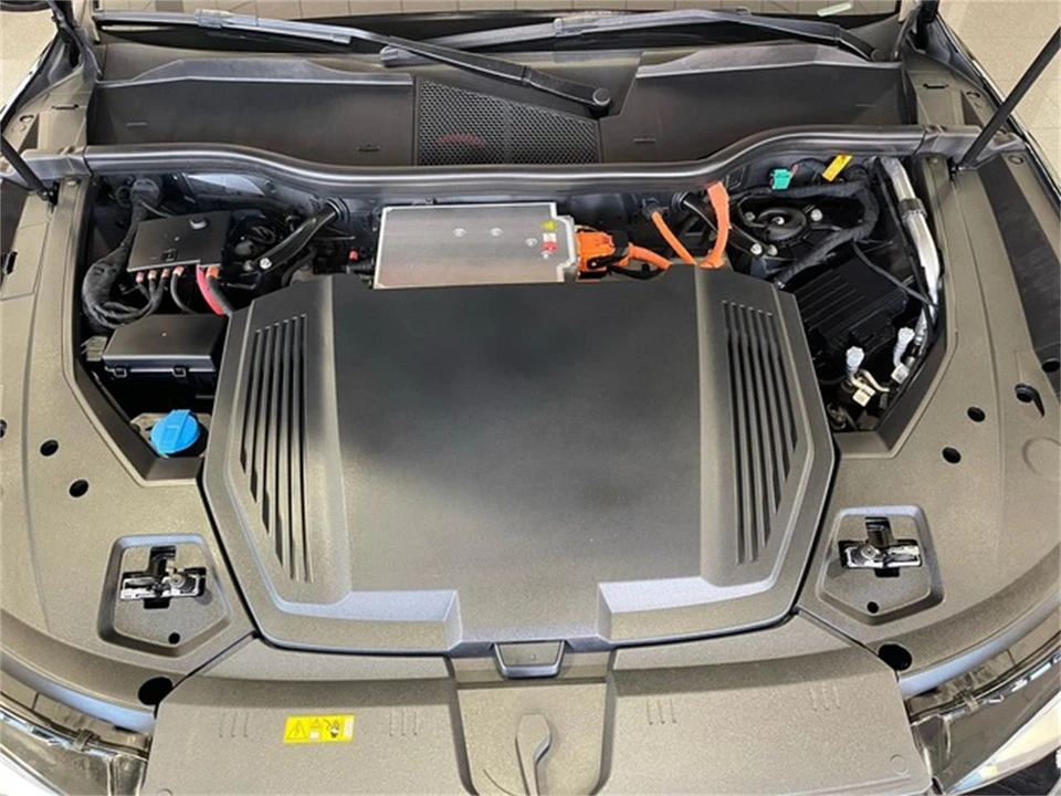 2024 Audi Q8 e-tron - Image 19 of 31