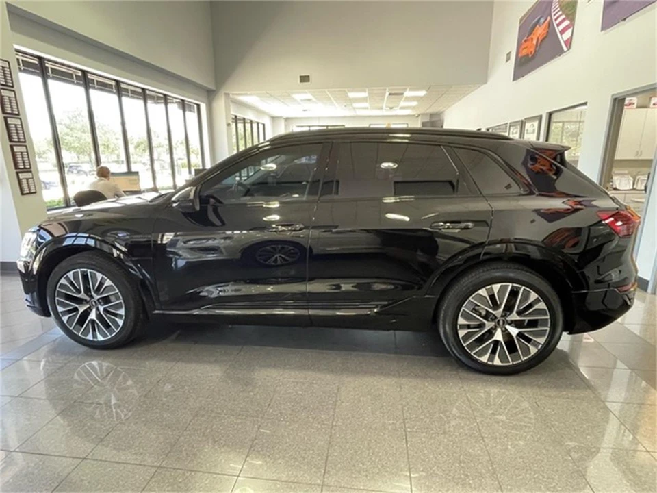 2024 Audi Q8 e-tron - Image 2 of 31