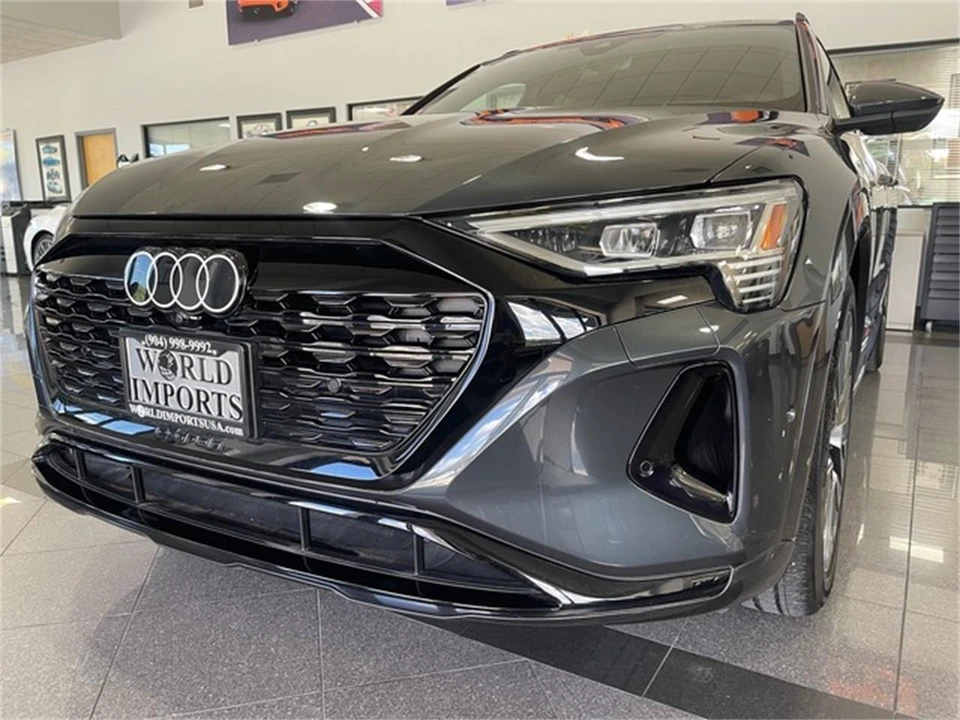 2024 Audi Q8 e-tron - Image 11 of 31