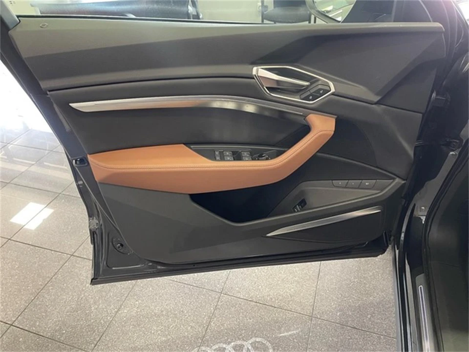2024 Audi Q8 e-tron - Image 23 of 31