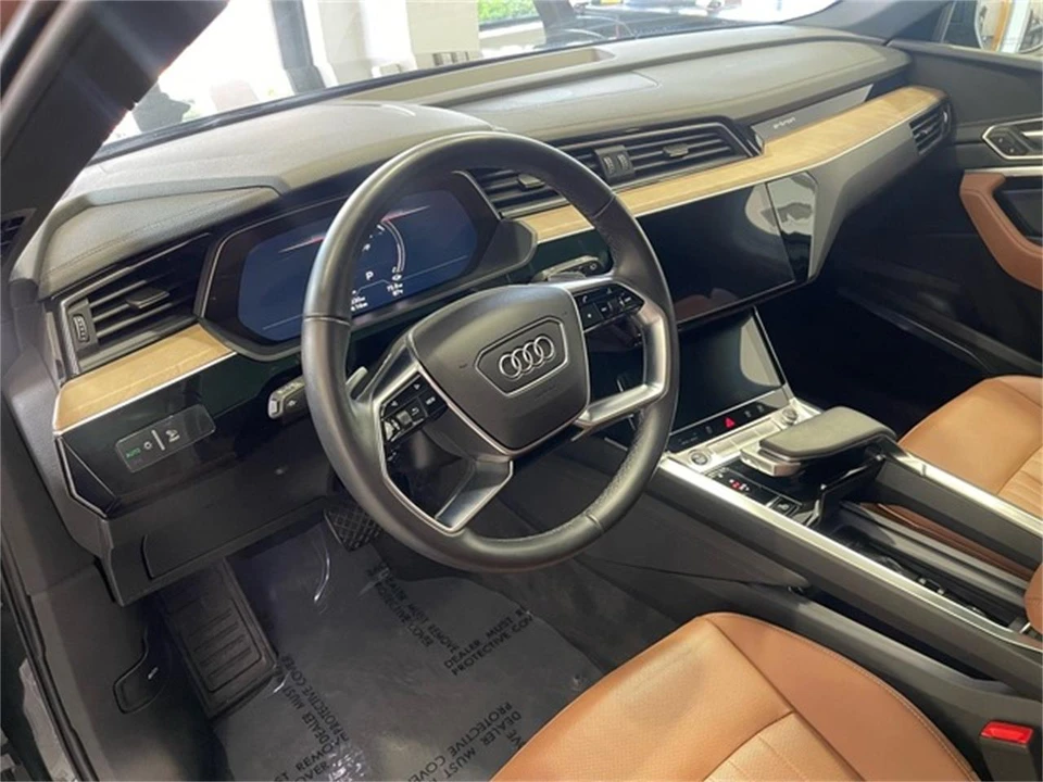2024 Audi Q8 e-tron - Image 25 of 31
