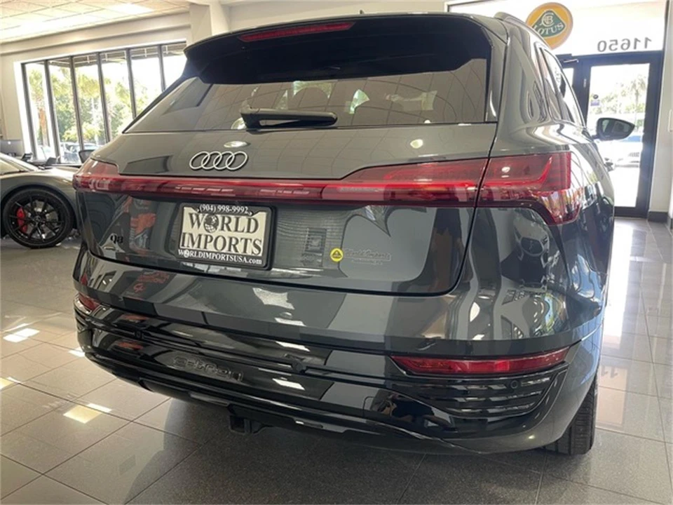 2024 Audi Q8 e-tron - Image 18 of 31