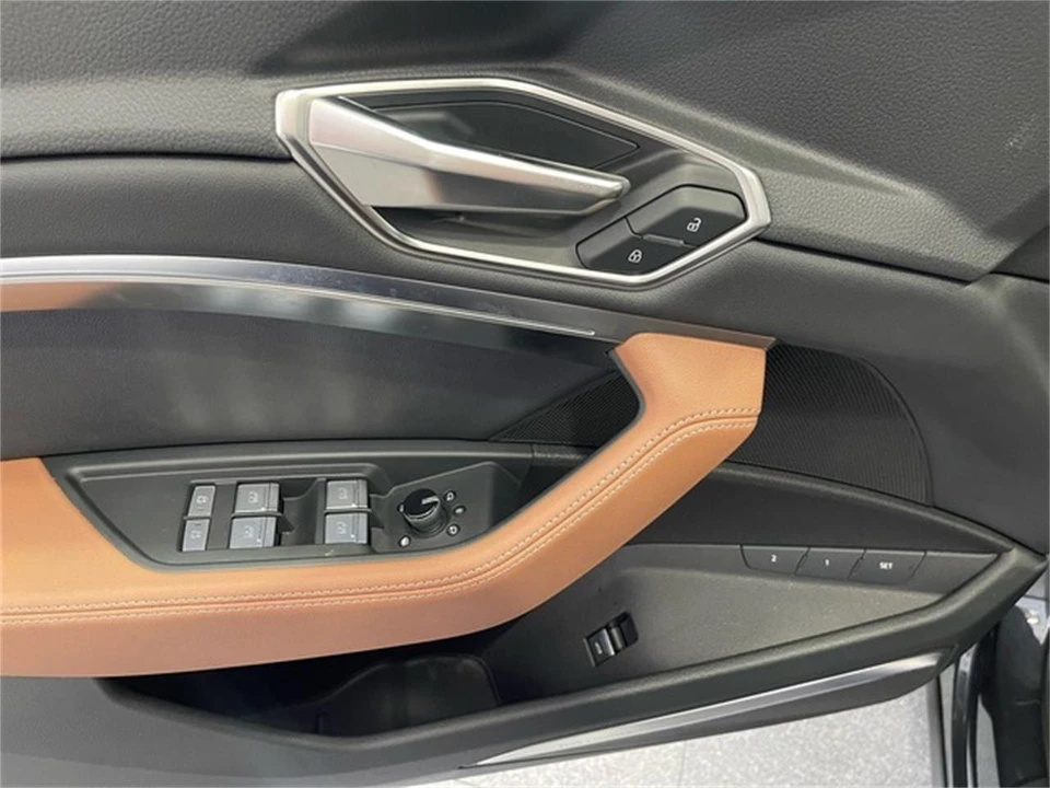 2024 Audi Q8 e-tron - Image 24 of 31