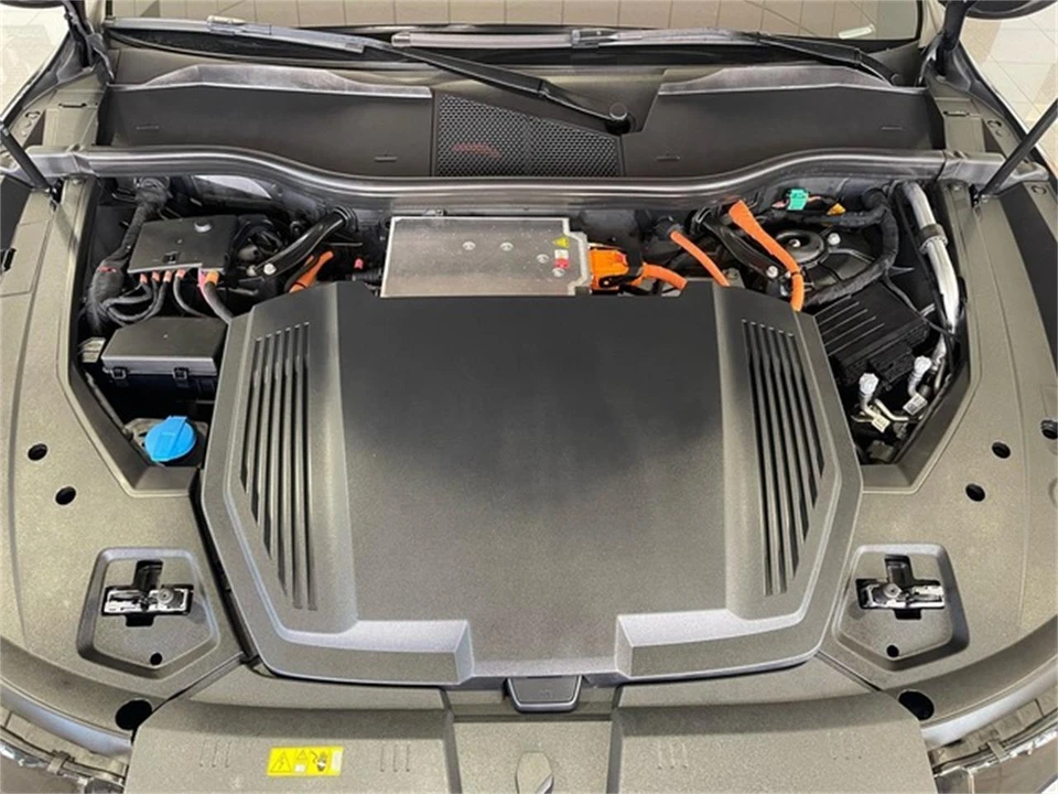 2024 Audi Q8 e-tron - Image 20 of 31