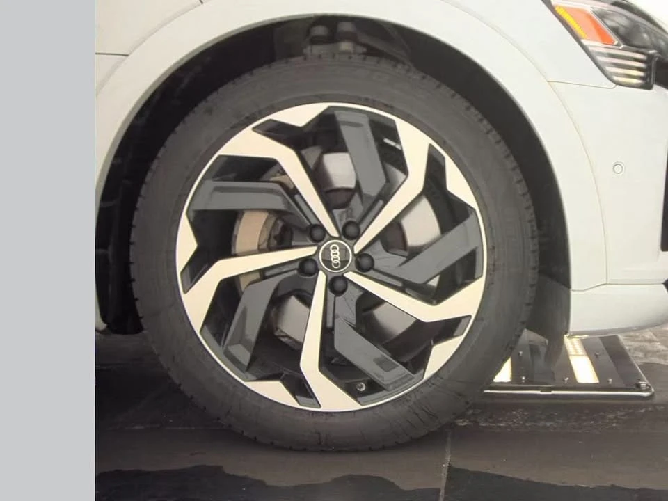 2024 Audi Q8 e-tron - Image 9 of 12