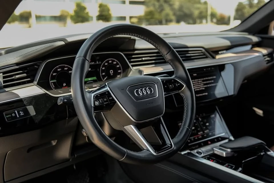2024 Audi Q8 e-tron - Image 17 of 19