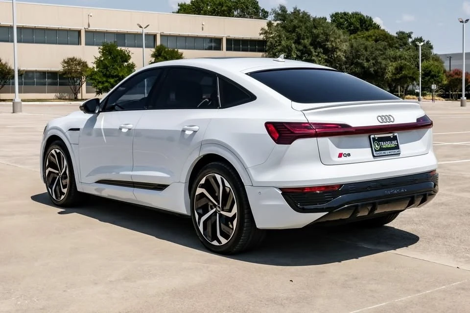 2024 Audi Q8 e-tron - Image 10 of 19